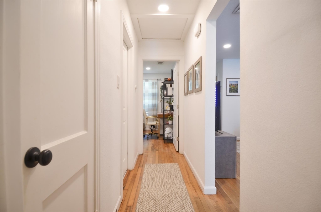 219 W 30th Street - Photo 11