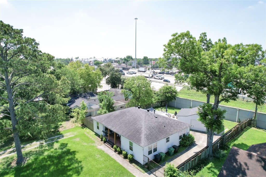 219 W 30th Street - Photo 32