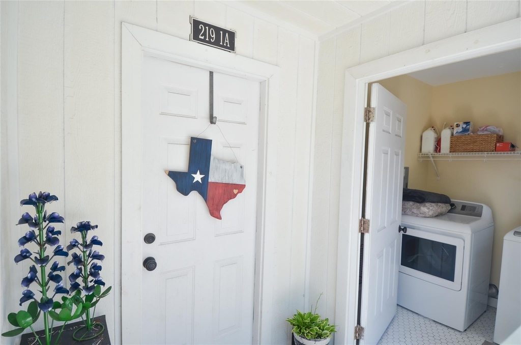 219 W 30th Street - Photo 16