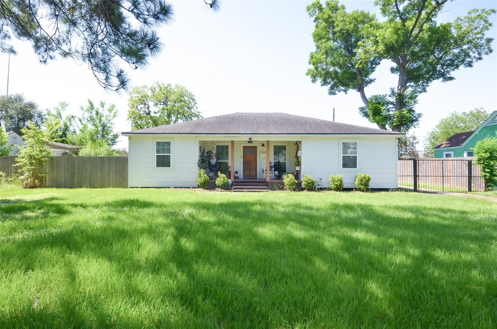 219 W 30th Street - Photo 0