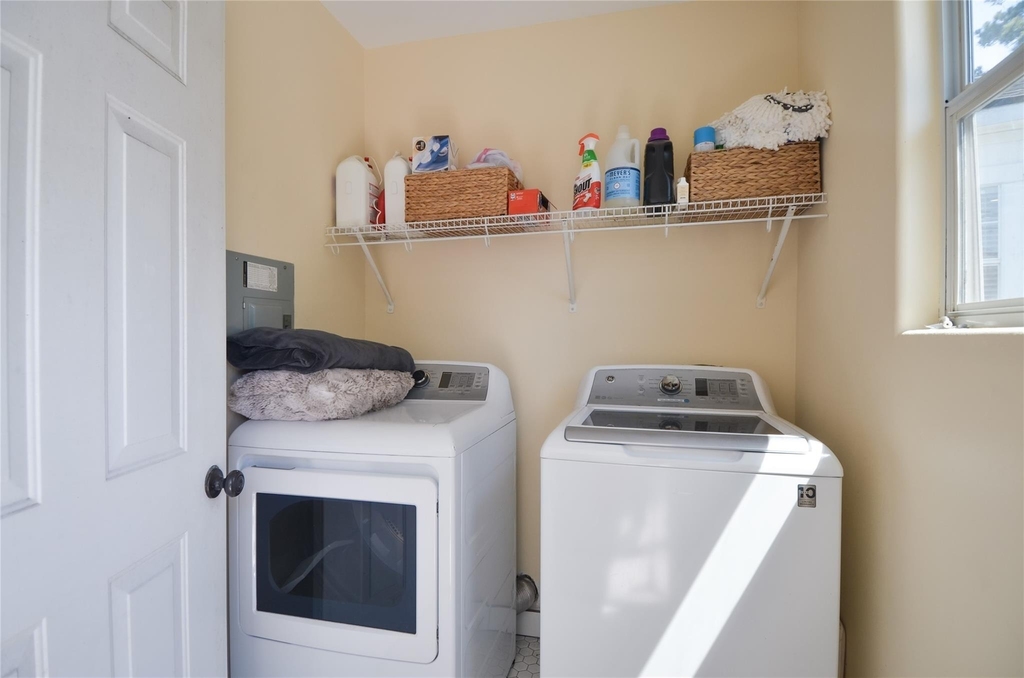 219 W 30th Street - Photo 17