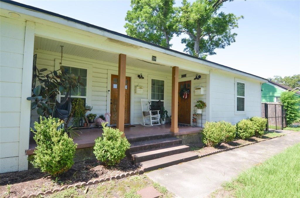219 W 30th Street - Photo 2