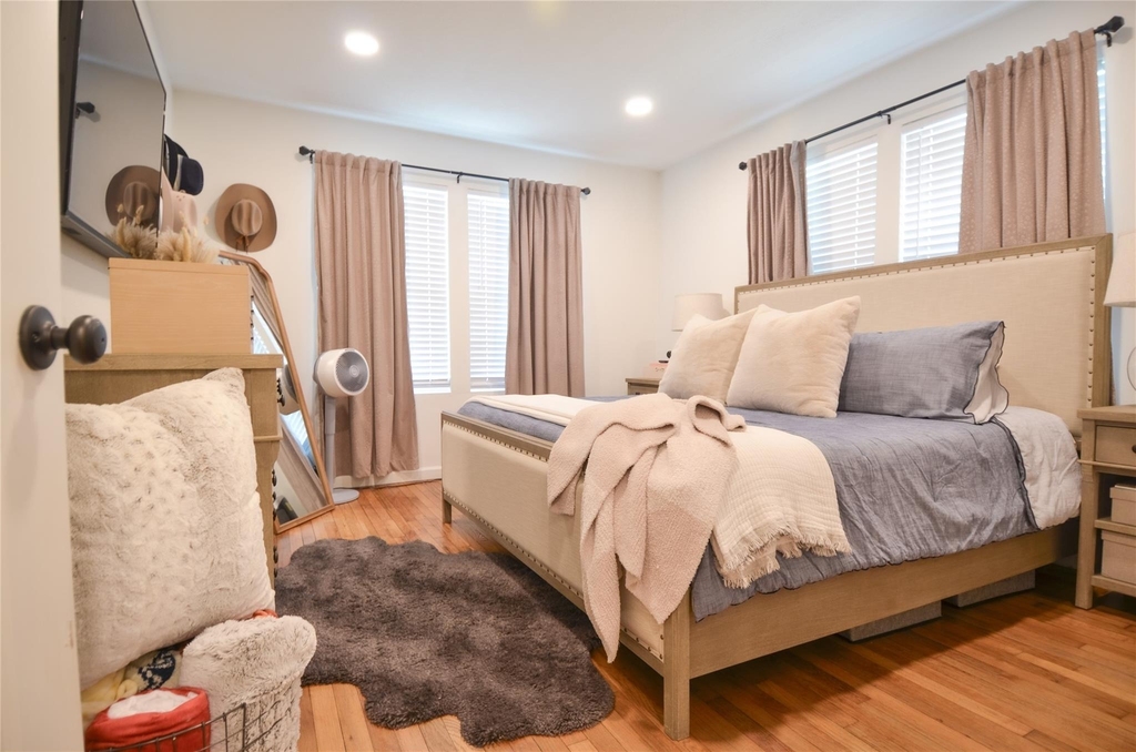219 W 30th Street - Photo 10