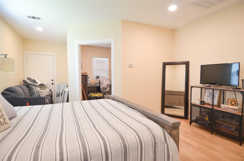 219 W 30th Street - Photo 20