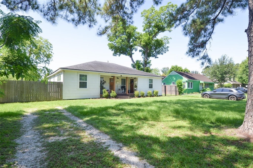 219 W 30th Street - Photo 1