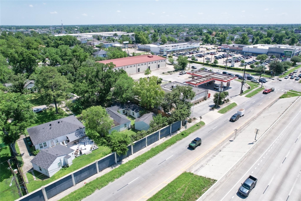 219 W 30th Street - Photo 30