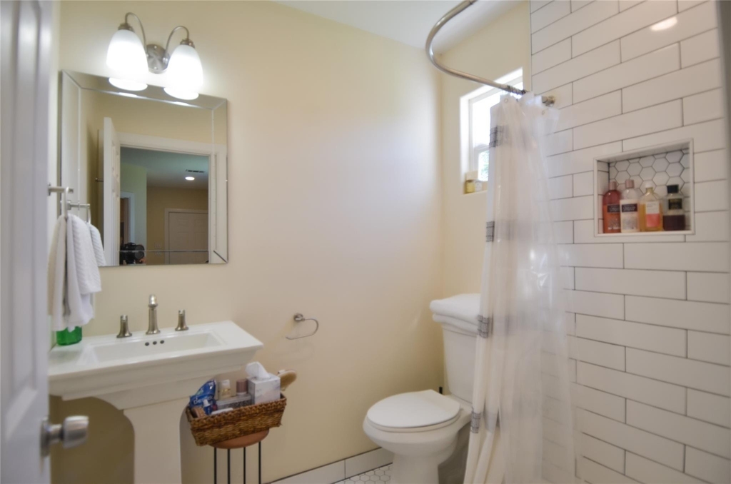 219 W 30th Street - Photo 19