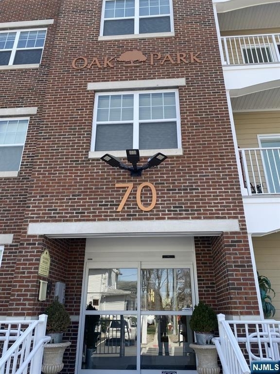 70 Oak - Photo 0