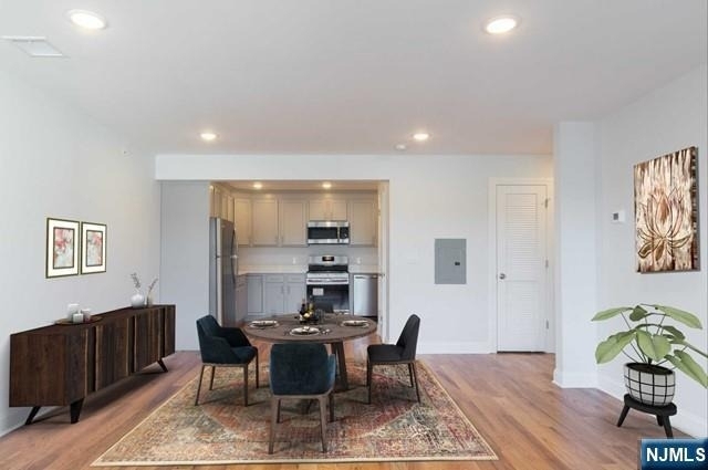 111 Monroe - Photo 2