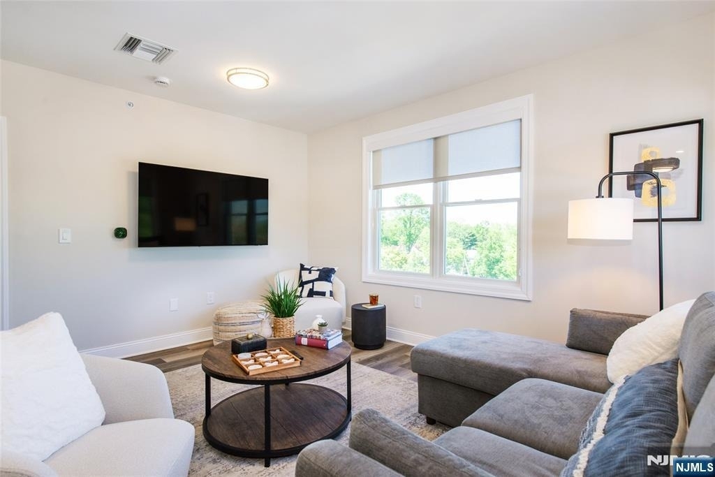 246 Main - Photo 17