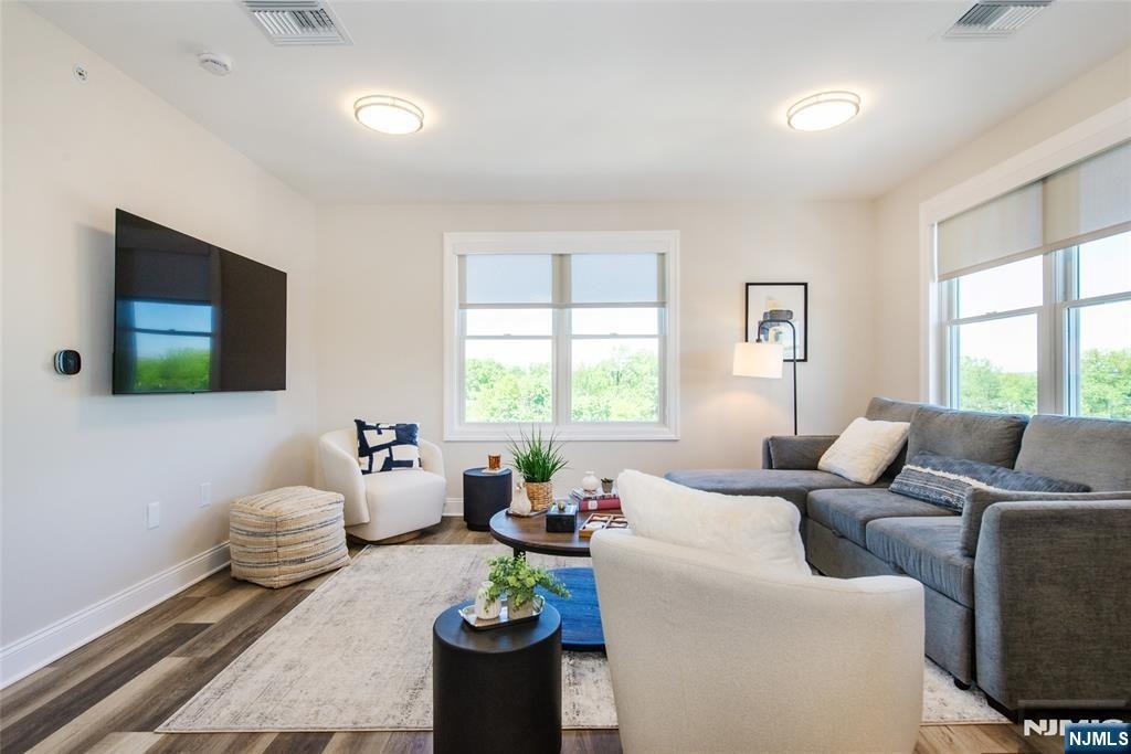 246 Main - Photo 14