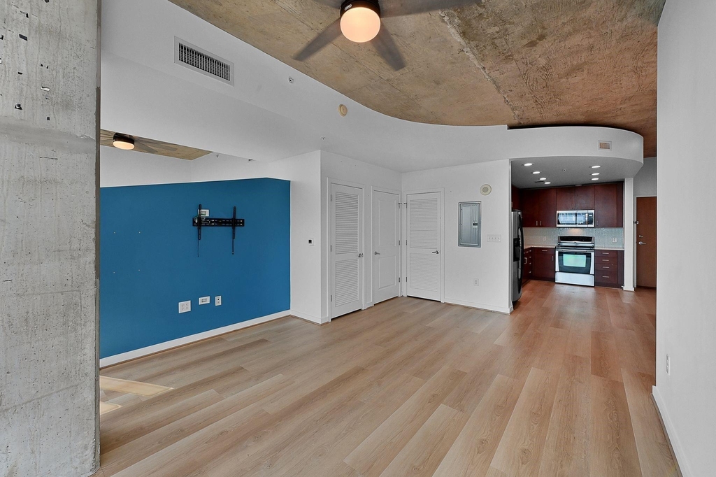 5925 Almeda Road - Photo 2
