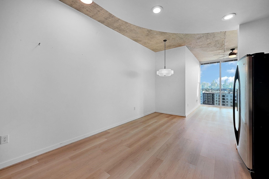5925 Almeda Road - Photo 3