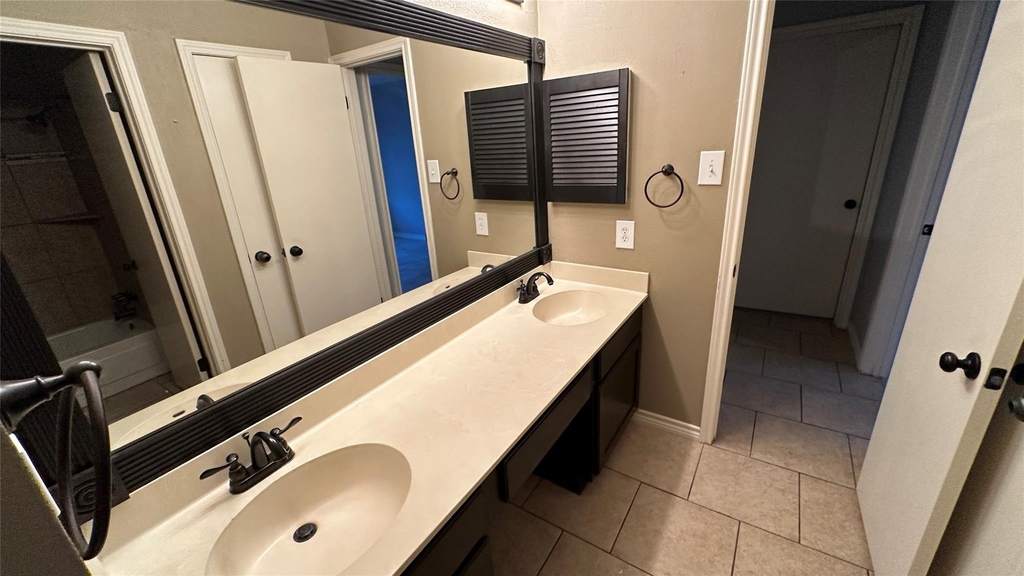 8607 Knoll Forest Drive - Photo 12