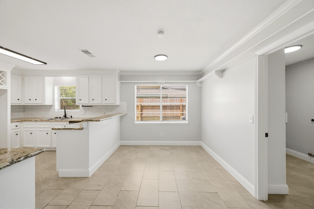 1310 Burning Tree Road - Photo 7