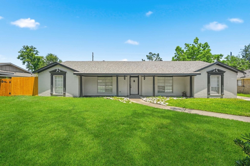 1310 Burning Tree Road - Photo 2