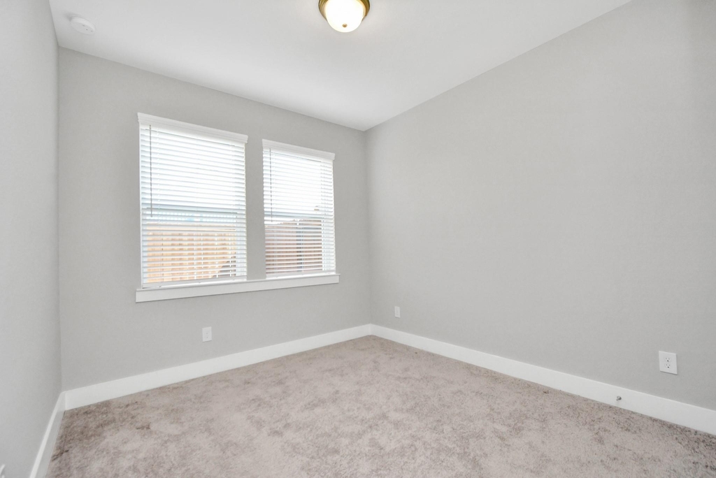 713 Strawberry Pines Court - Photo 6