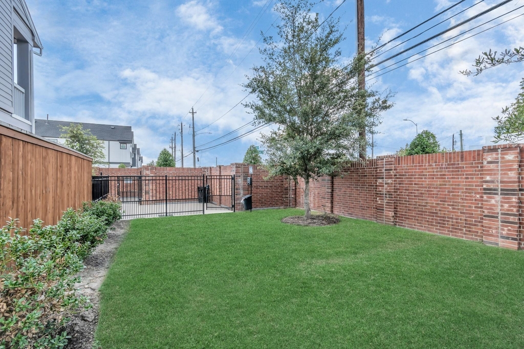 713 Strawberry Pines Court - Photo 38