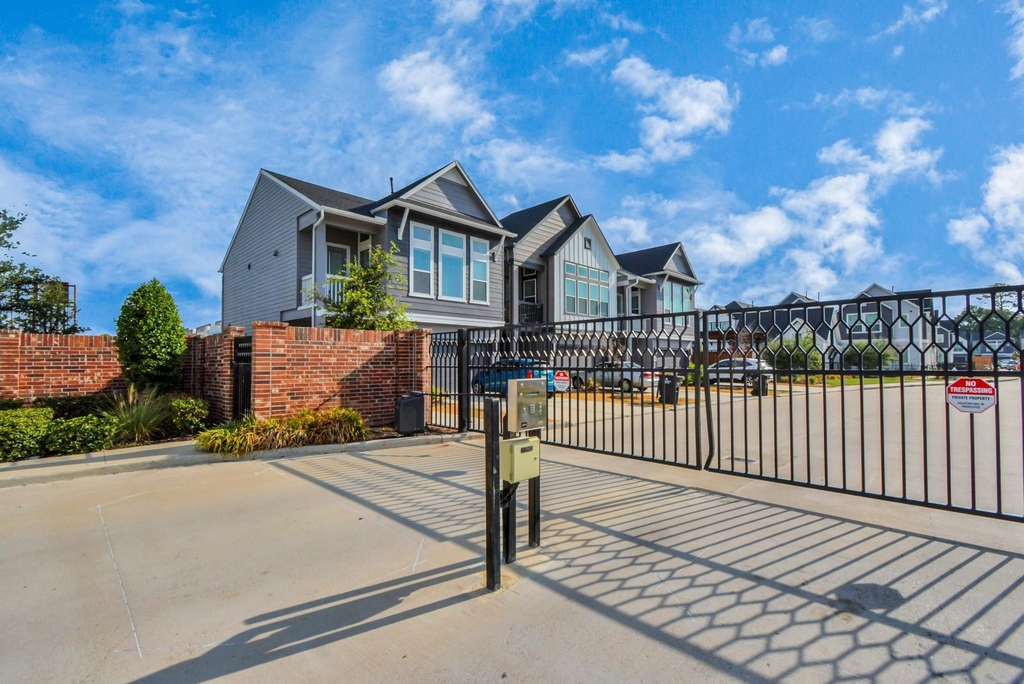 713 Strawberry Pines Court - Photo 36