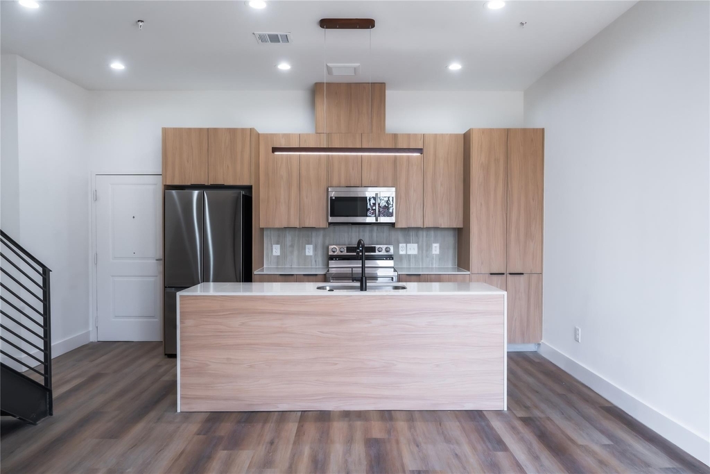 5614 Larkin - Photo 1