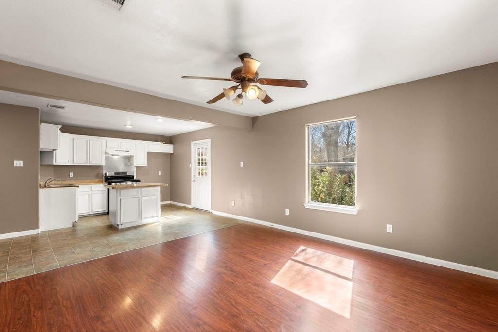 2444 Margaret Street - Photo 11