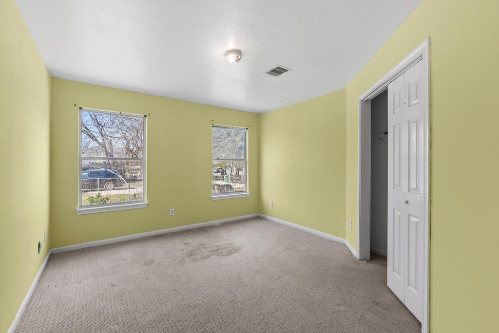 2444 Margaret Street - Photo 13