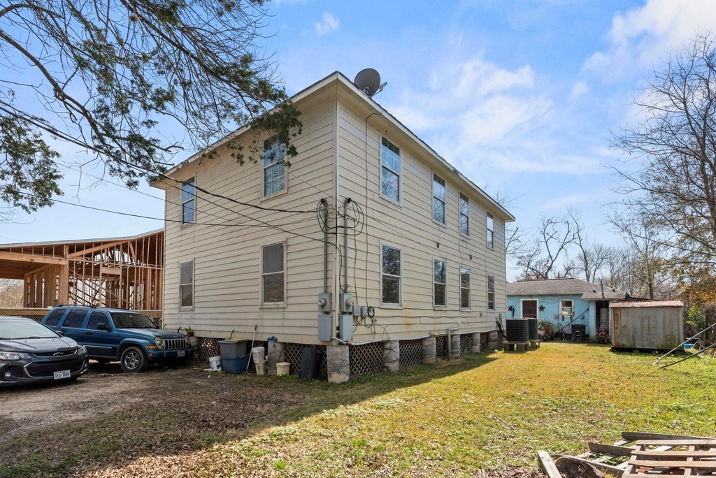 2444 Margaret Street - Photo 4