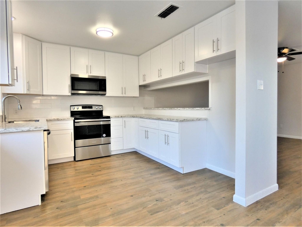 604 Golfview Drive - Photo 3