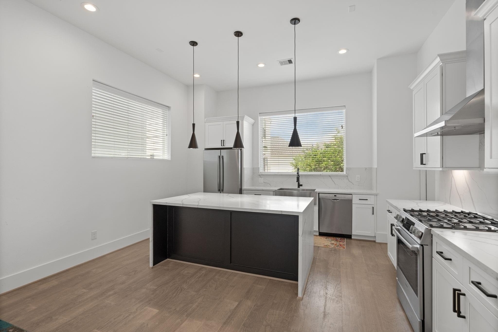 6010 Truro Street - Photo 6