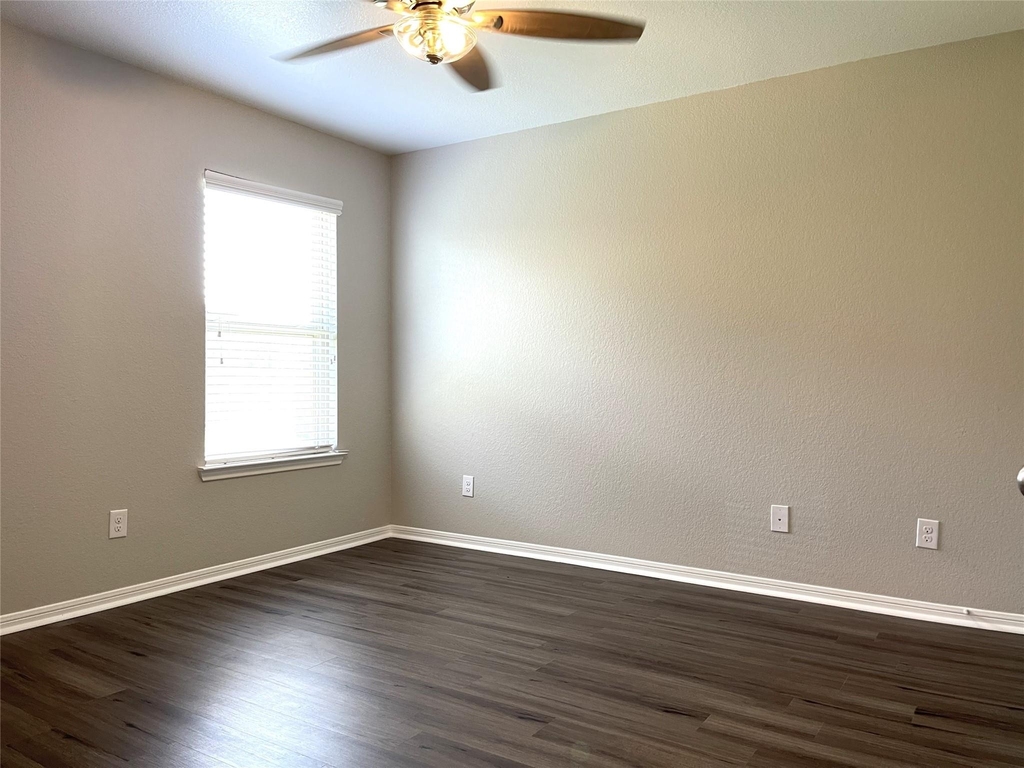 29127 Innes Park Place - Photo 18