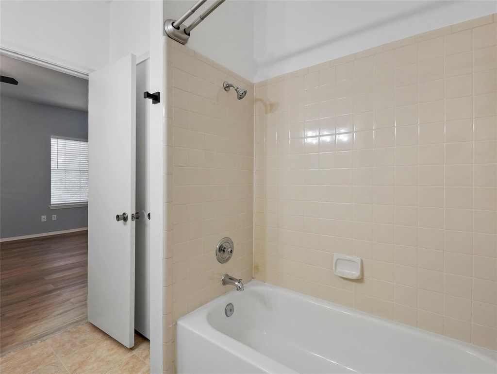 17641 Red Oak Drive - Photo 14