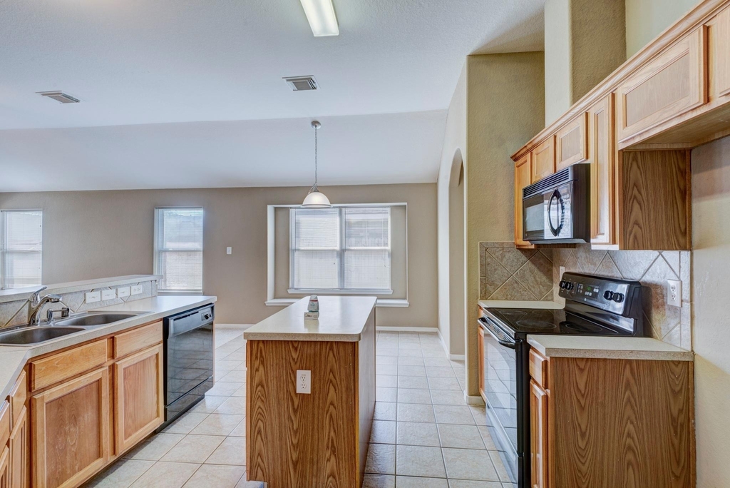 25206 Pepper Ridge Lane - Photo 16