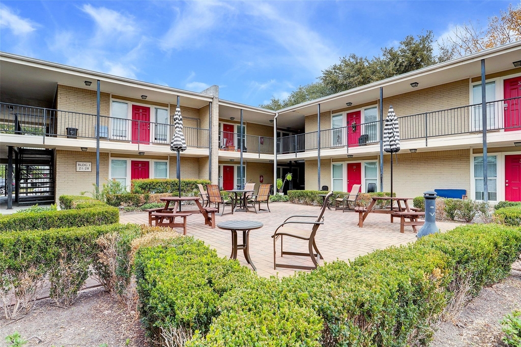 835 Heights Boulevard - Photo 1