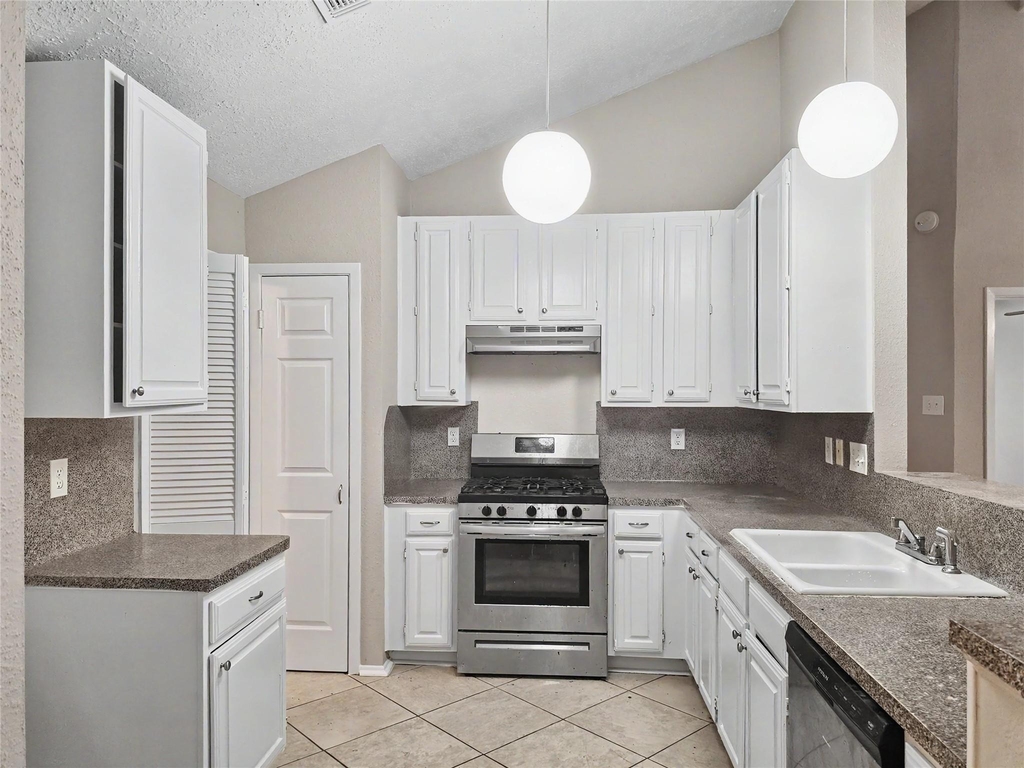 22511 Braken Manor Lane - Photo 6