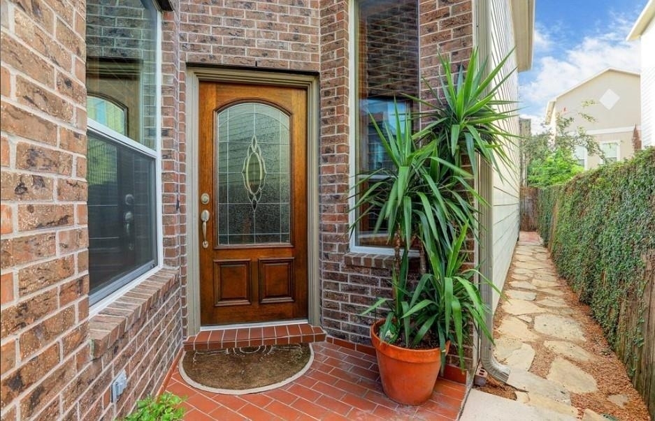 1625 Knox Street - Photo 1