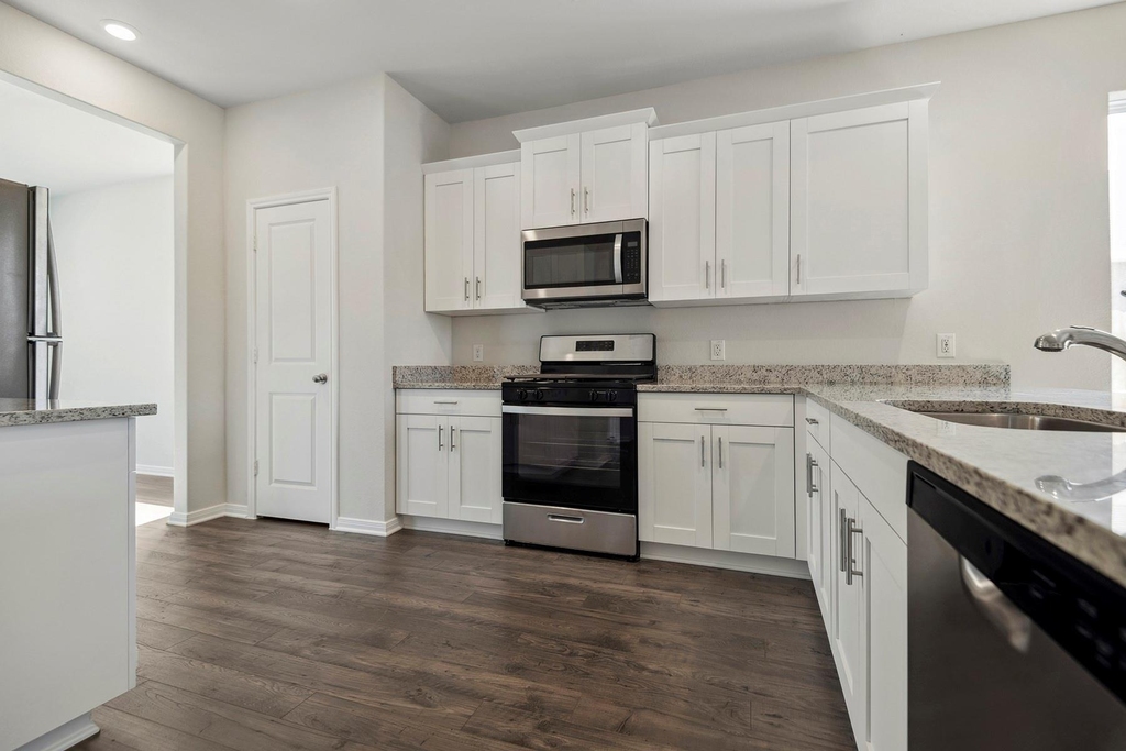 15415 Maple Terrace Drive - Photo 6