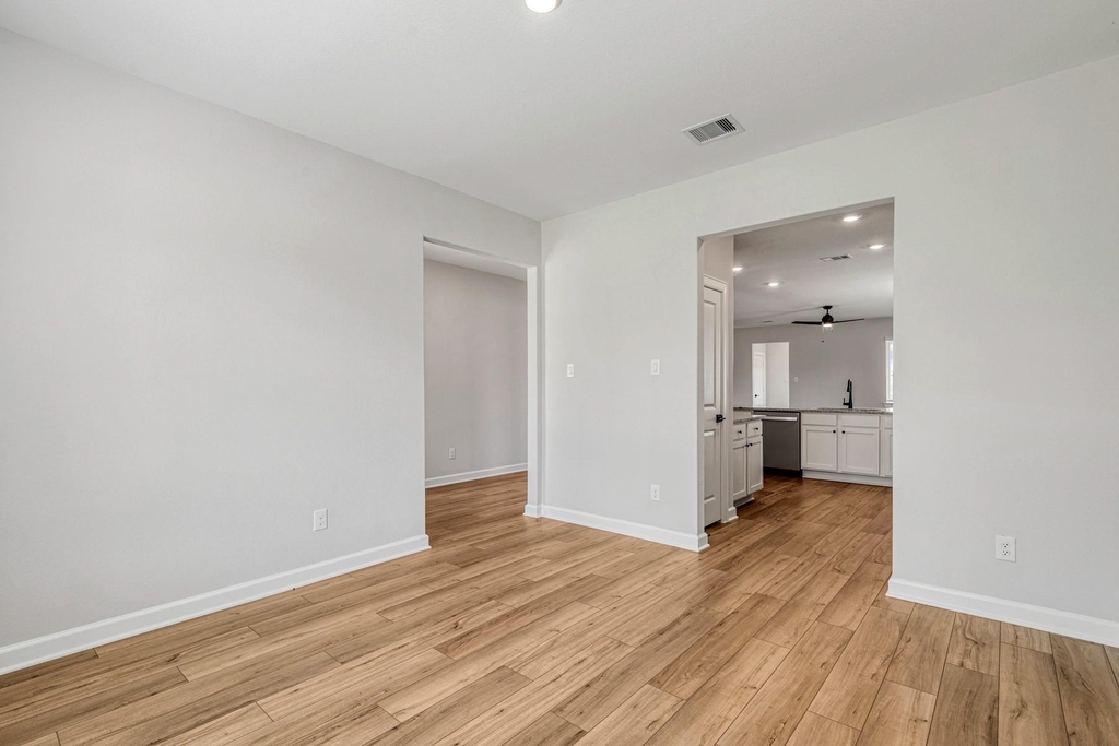15658 Honey Cove Drive - Photo 4