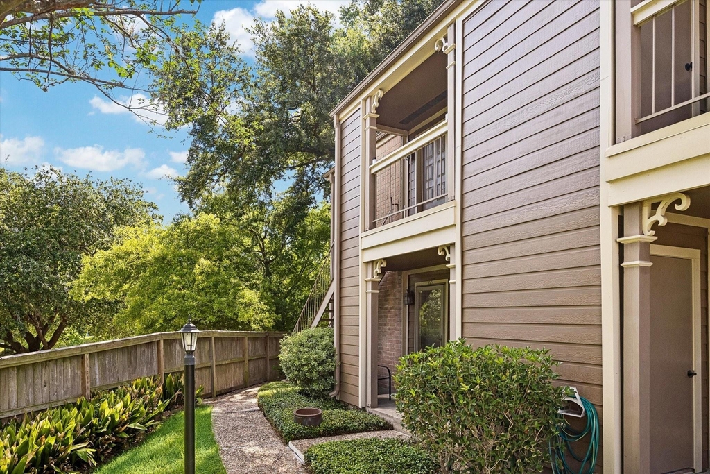 1880 White Oak Drive - Photo 1