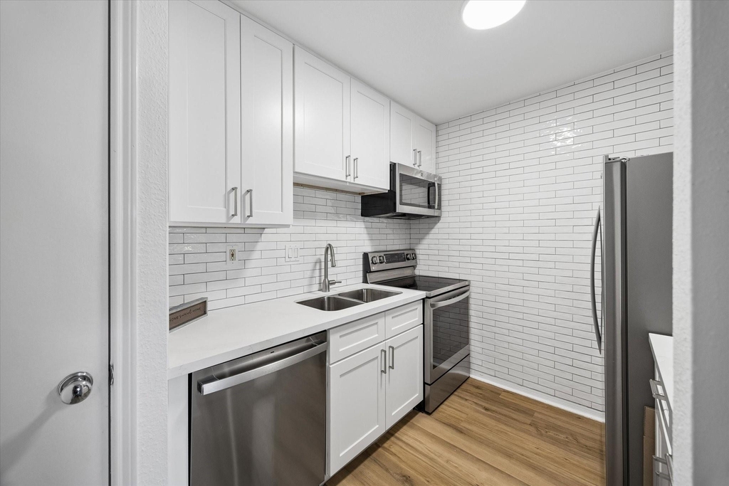 1880 White Oak Drive - Photo 4