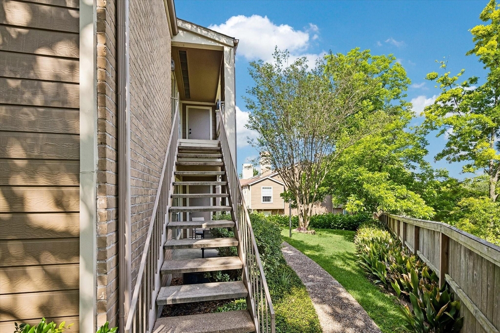 1880 White Oak Drive - Photo 2