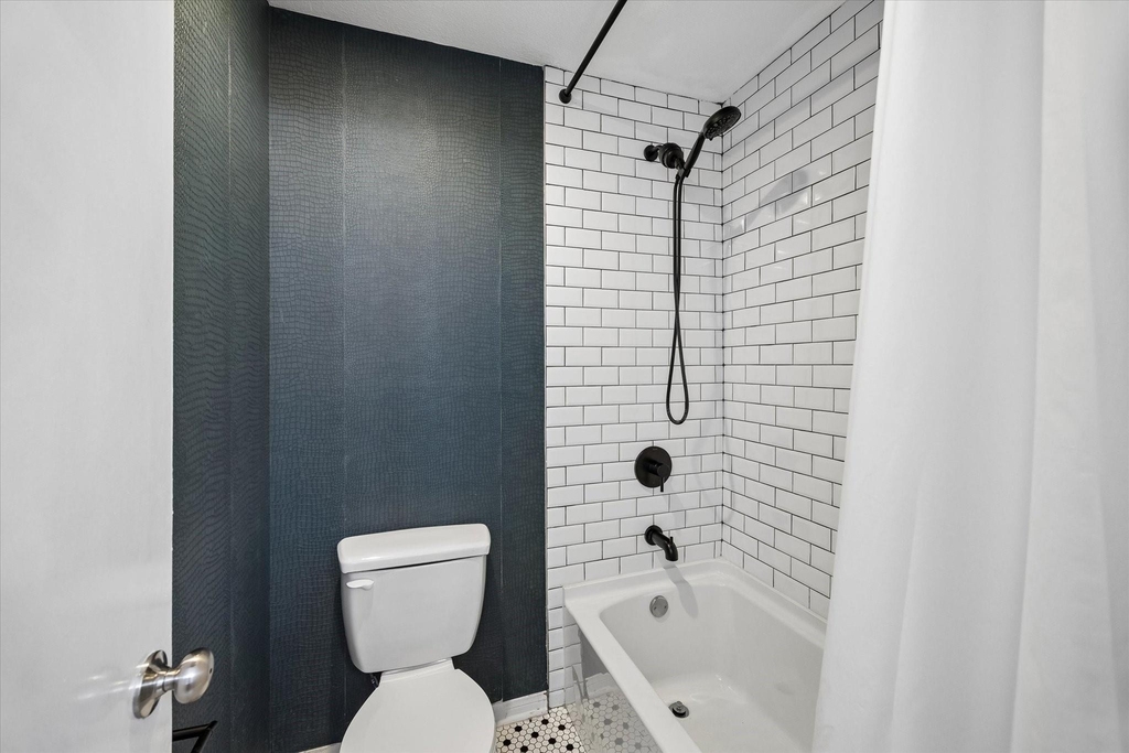 1880 White Oak Drive - Photo 11