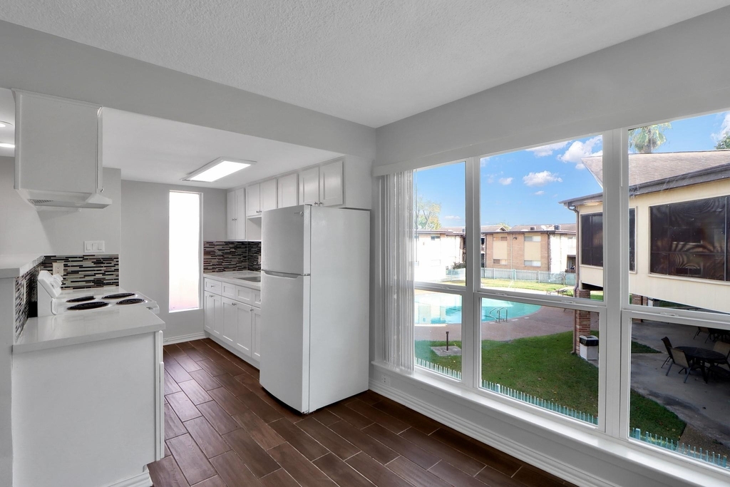 7047 Bissonnet Street - Photo 4