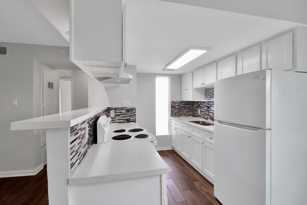 7047 Bissonnet Street - Photo 5