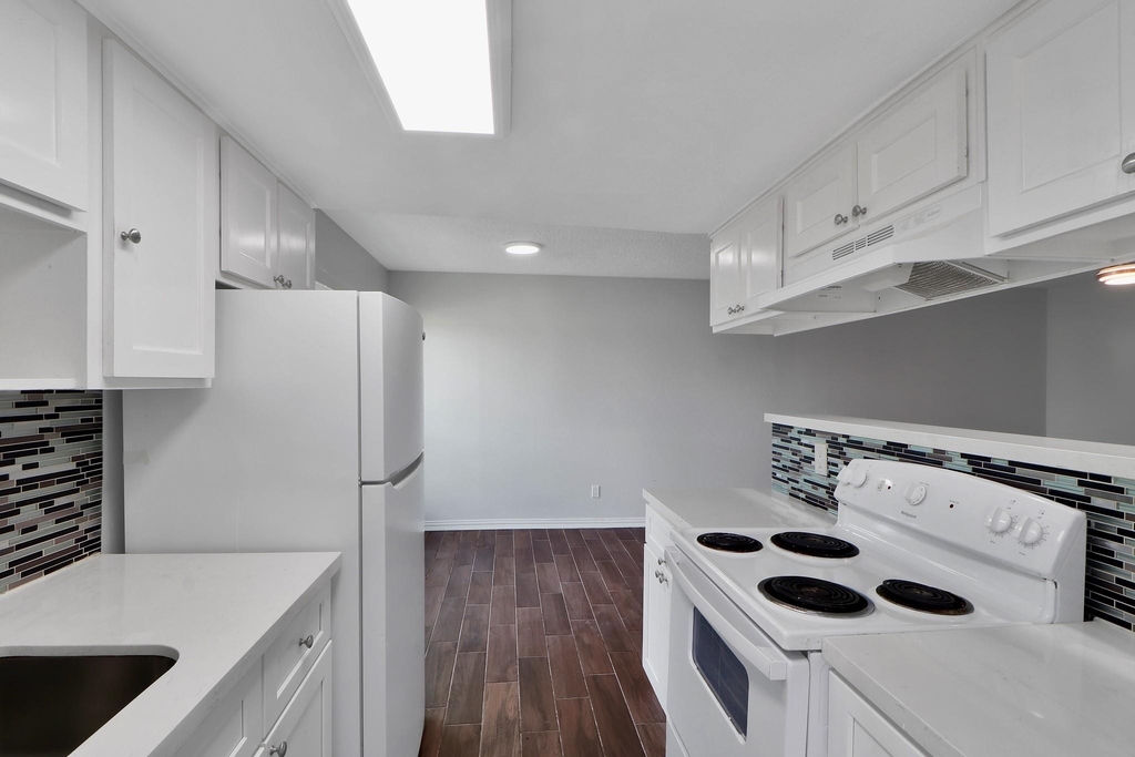 7047 Bissonnet Street - Photo 7