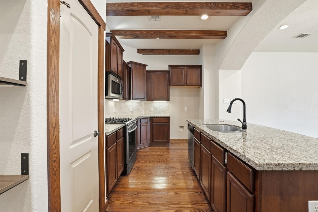 1426 W 21st Street - Photo 12