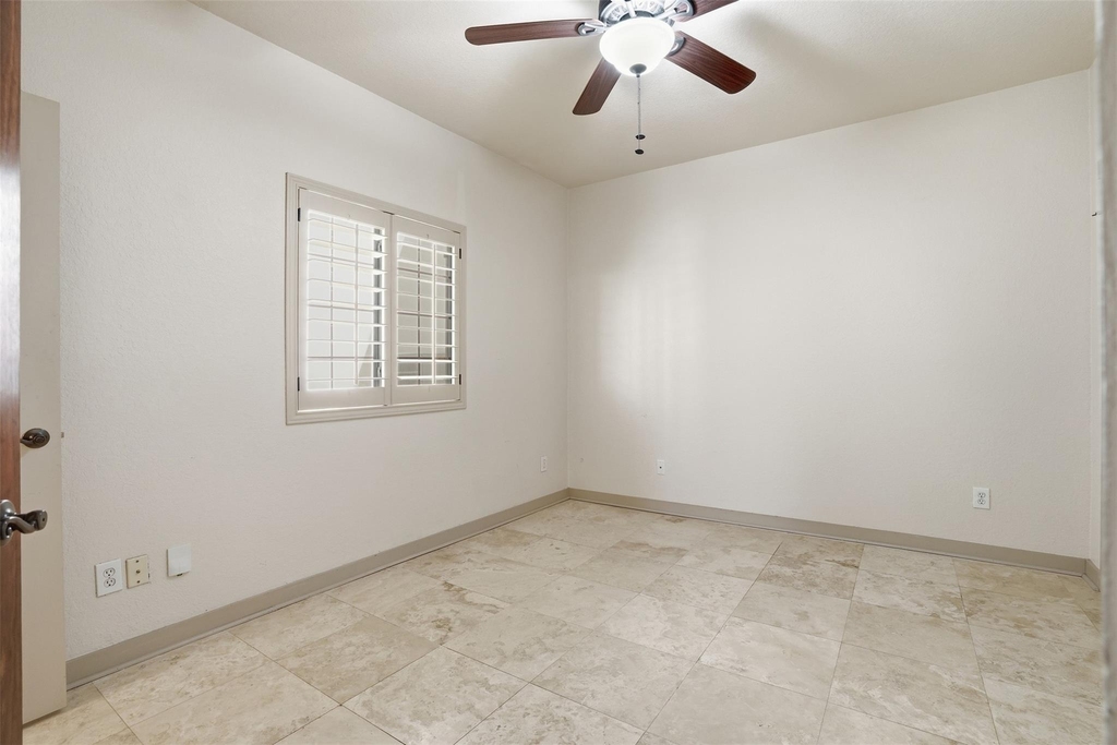 1426 W 21st Street - Photo 4