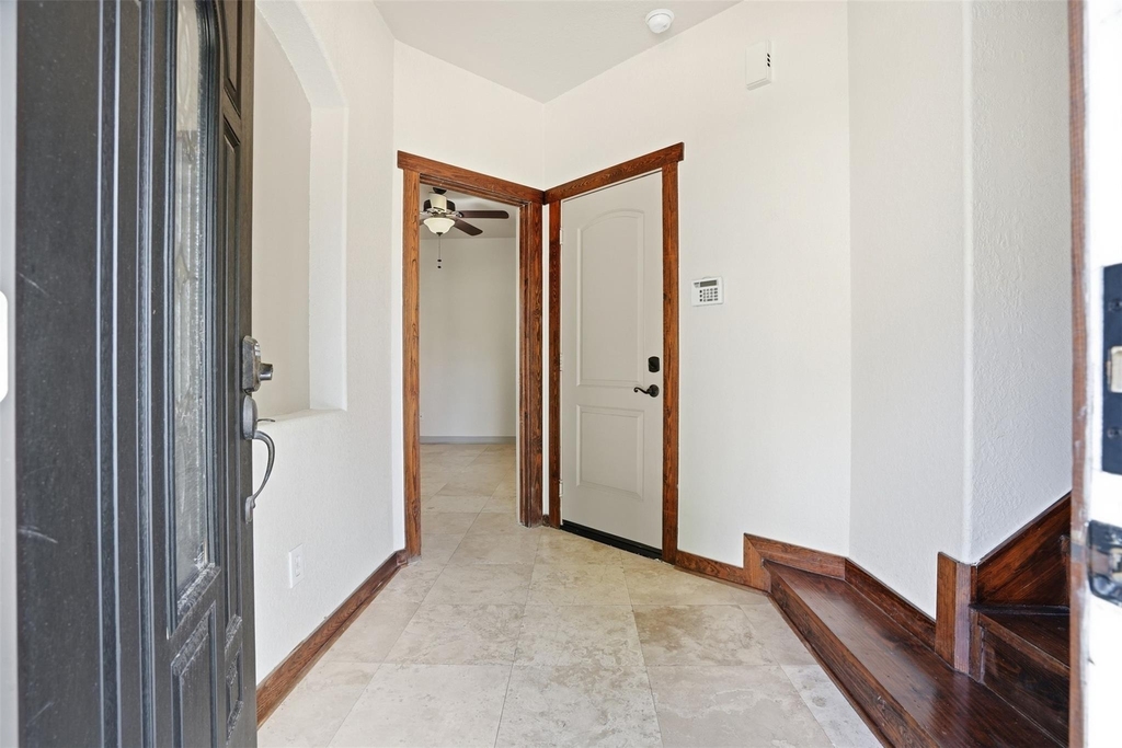 1426 W 21st Street - Photo 2