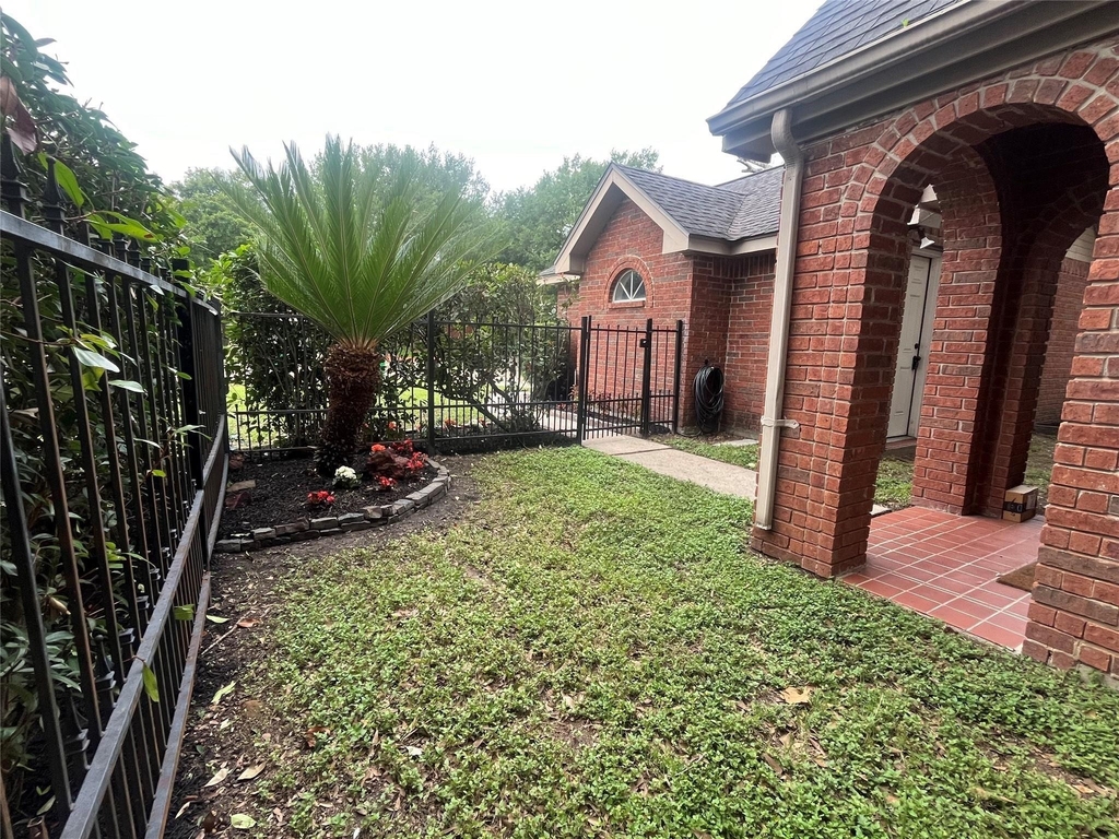 9602 Top Gallant Court - Photo 4