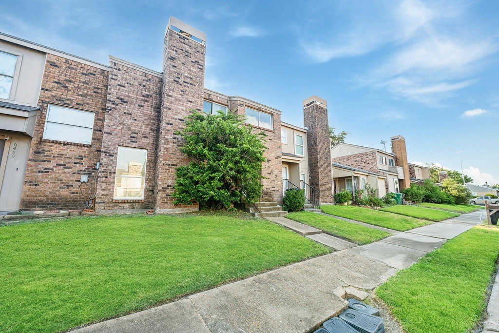 6463 Cambridge Glen Lane - Photo 1