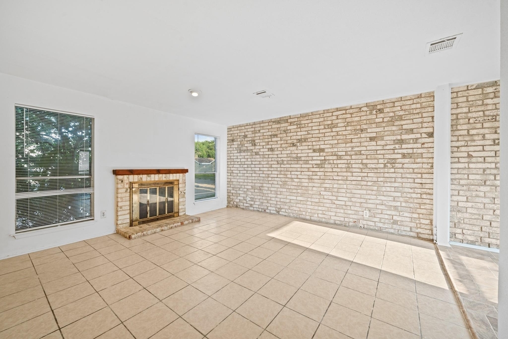 6463 Cambridge Glen Lane - Photo 4